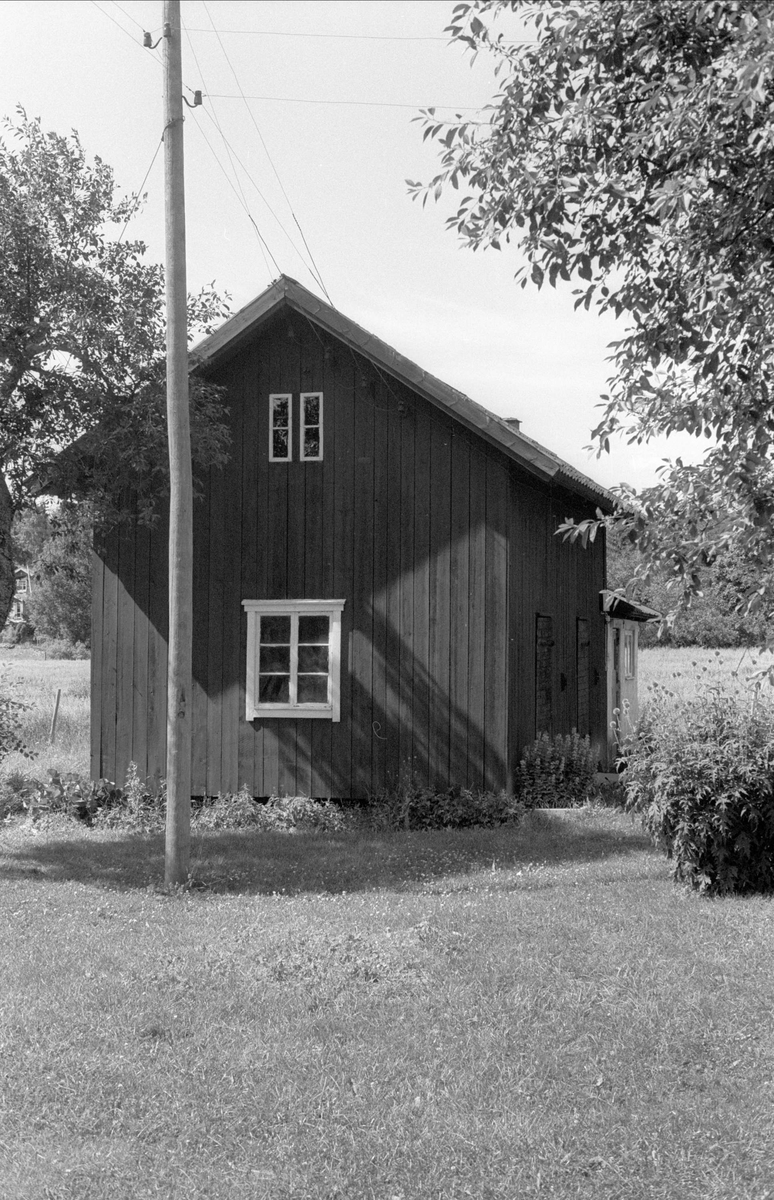 Visthusbod, Bärberget, Skäggesta, Börje socken, Uppland 1983