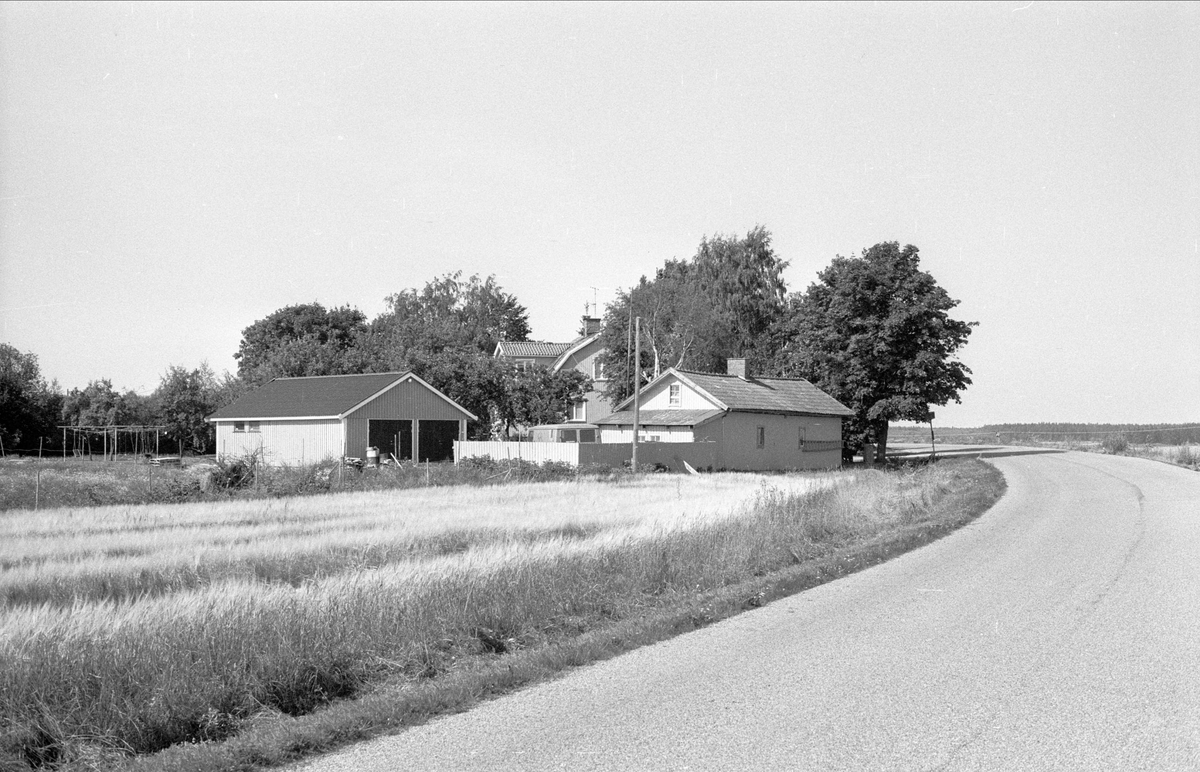 Bostadshus, uthus och garage, Fröberga, Åkerby, Börje socken, Uppland 1983