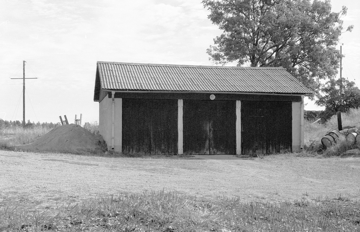 Garage, Bälinge-Tuna S:1, Tuna, Bälinge socken, Uppland 1983
