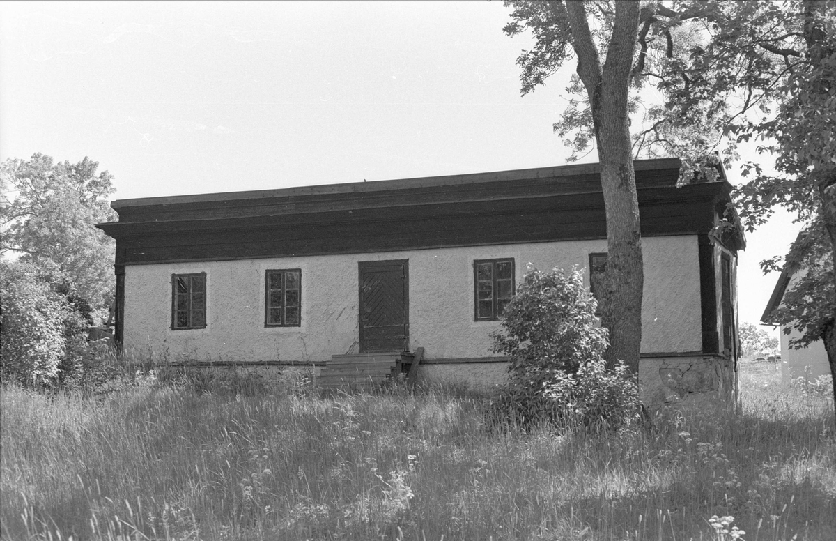 Redskapsbod, Lövsta gård, Funbo socken, Uppland 1977 