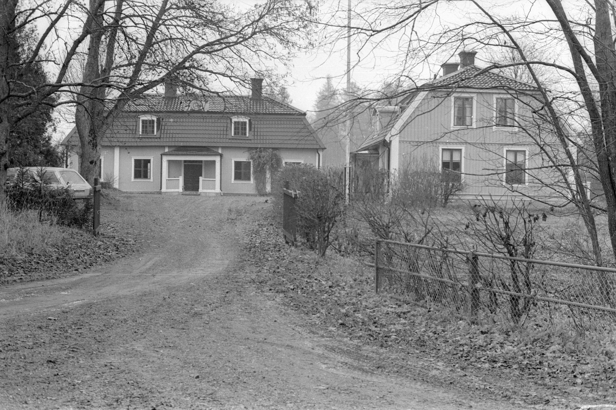 Inkörsvägen från söder till Trollbo 1:1, Vattholma, Lena socken, Uppland 1978