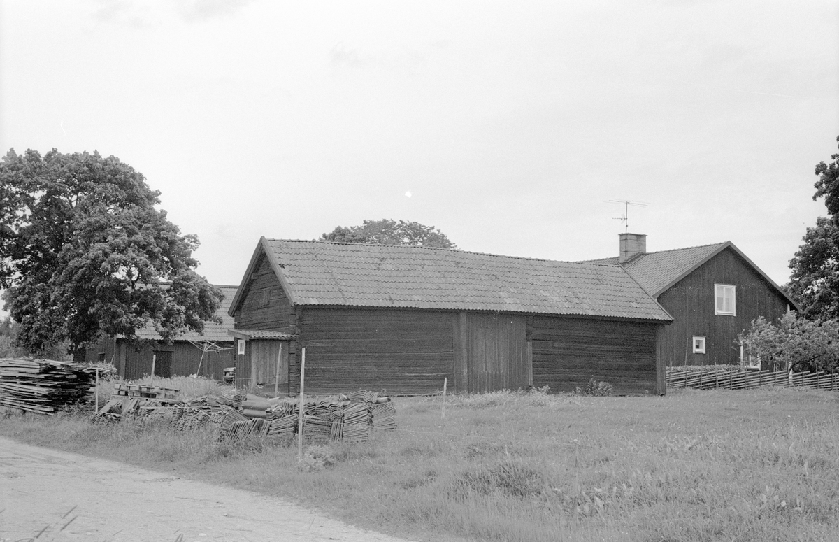 Vy över Sotter 1:4 A, Sotter, Knutby socken, Uppland 1987