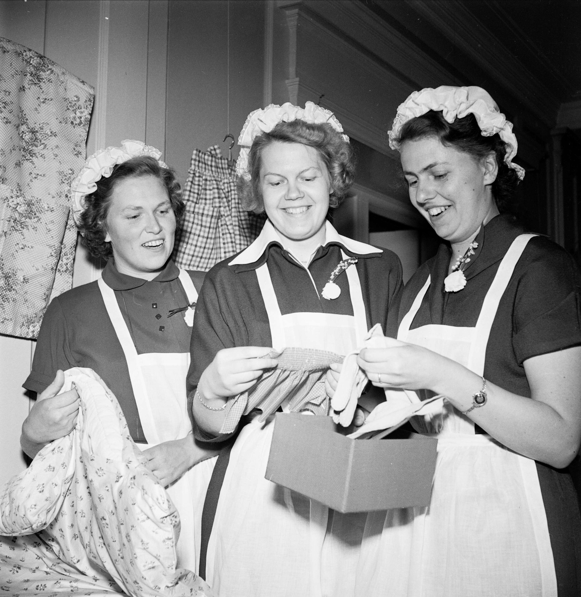 Kursavslutning på Fackskolan för huslig ekonomi, Trädgårdsgatan, Uppsala 1953