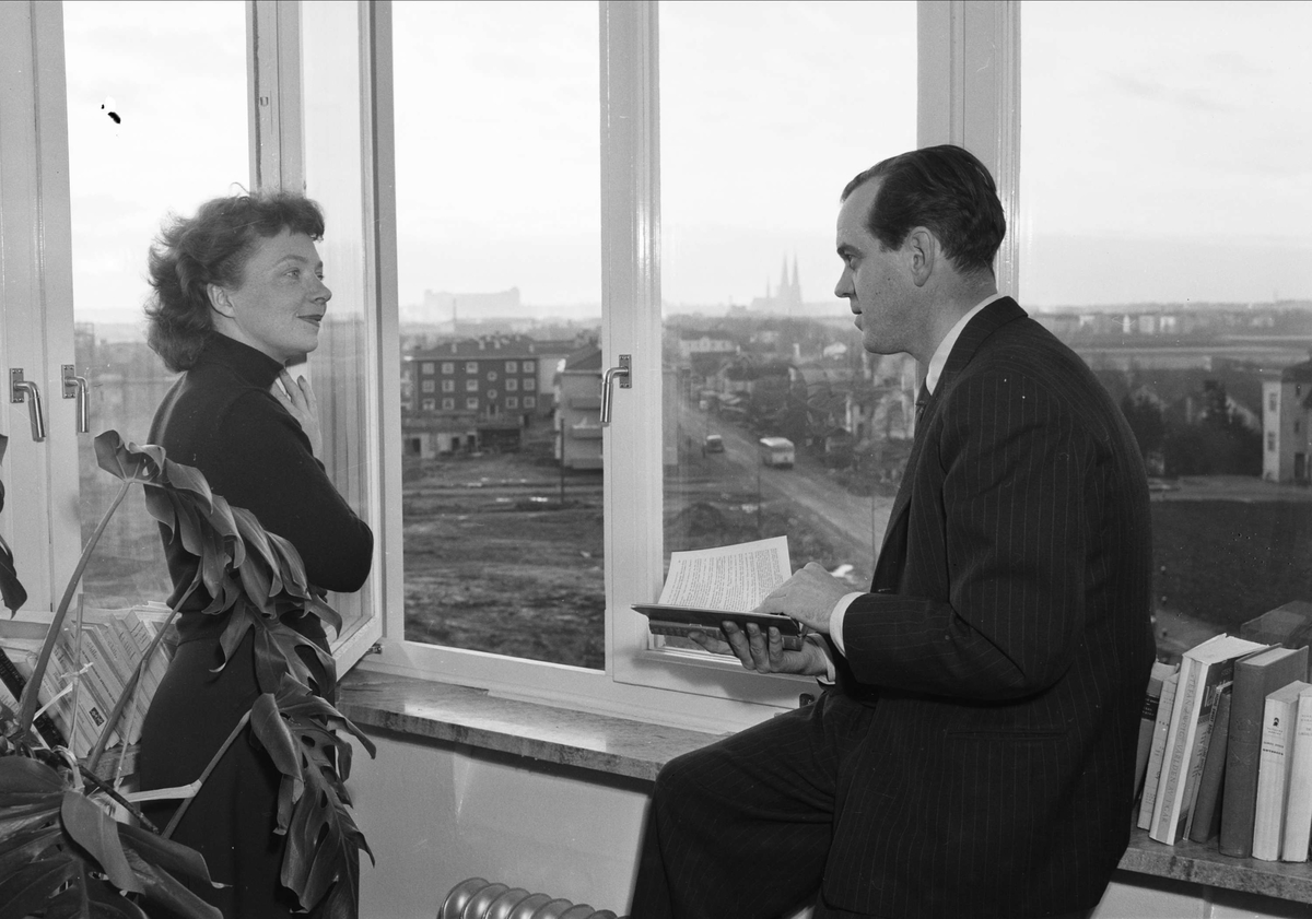 Skådespelerskan Prytz och teaterchef Gösta Folke i hemmet