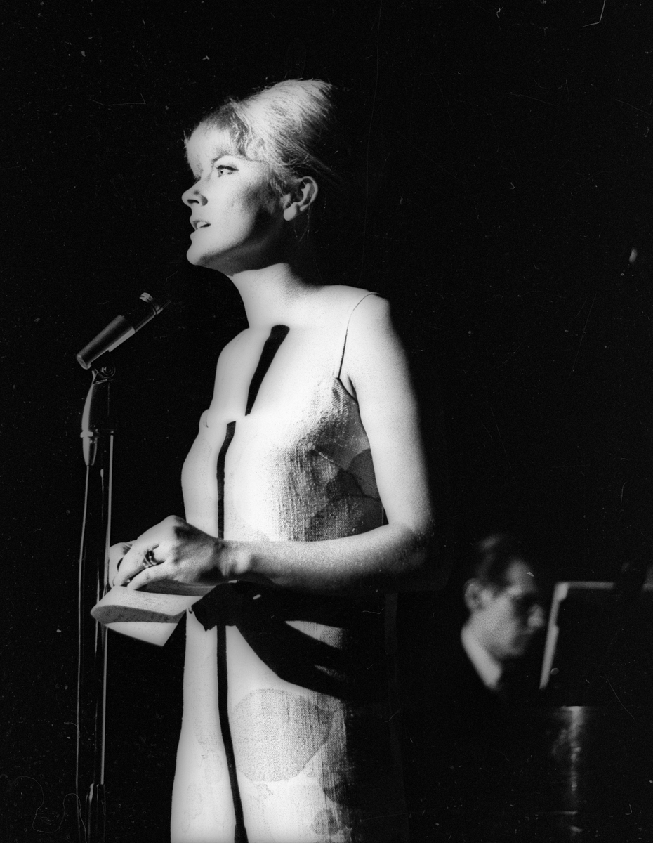 Monica Zetterlund och Bill Evans uppträder i Uppsala universitets aula, Uppsala, mars 1965