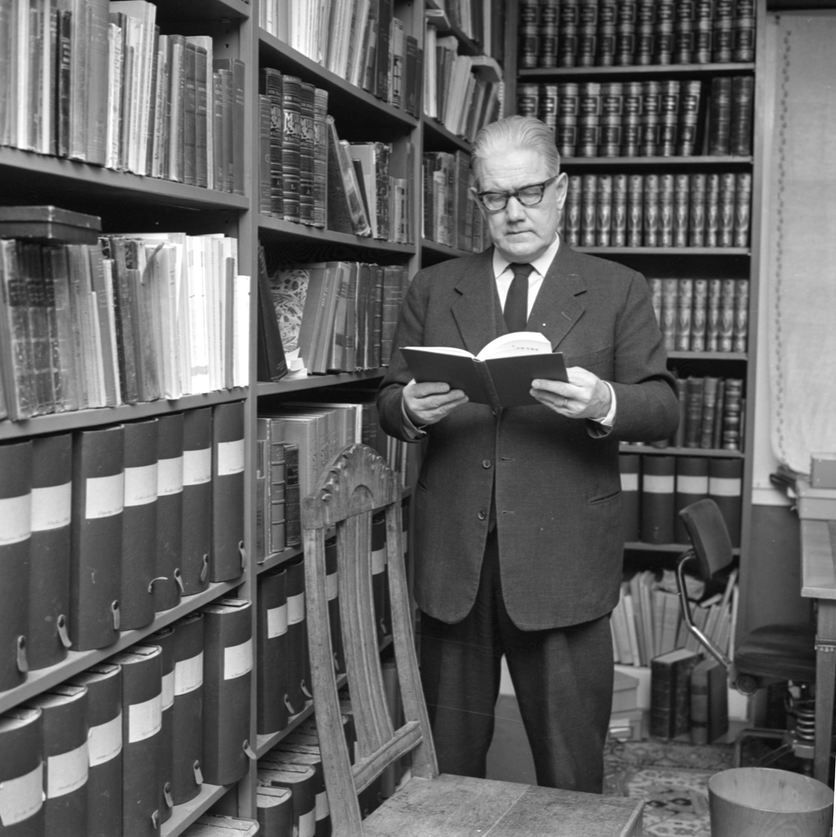 Professor Björn Collinder i sitt hem, Uppsala november 1962