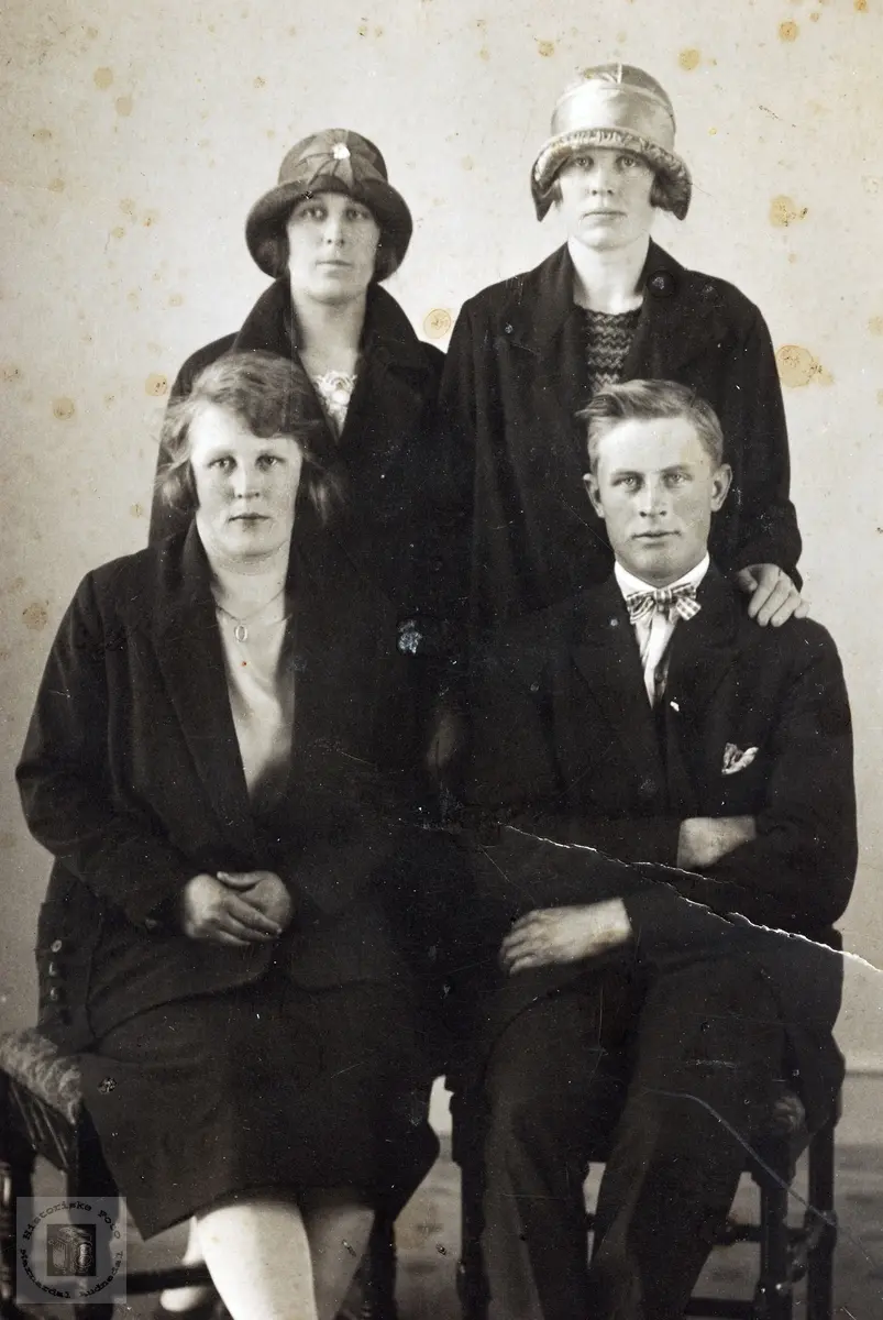 Portrett av fire søsken Rosseland. Bjelland Grindheim.
