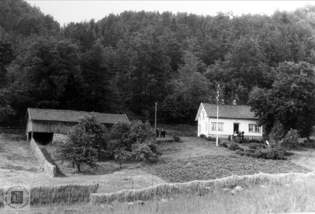 Gardsbruket "Eikestokkan" på Sveinall i Laudal.