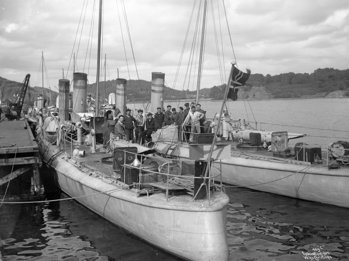 Torpedobåter, - i Melsomvik opplagshavn.