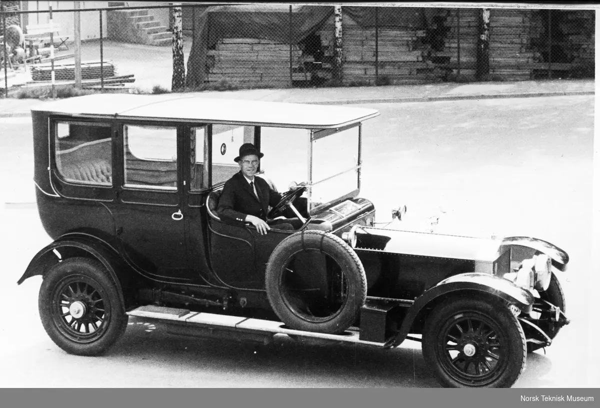 Veteranbil, Geir Hvoslef i restaurert Rolls Royce fra 1913, 1950-tallet