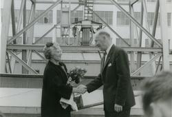 Gudmoren Mrs. Saphir og Adm. Direktør Reidar Kaarbø under st