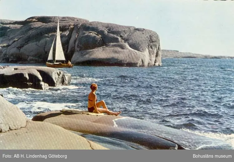 Tryckt text på kortet: "Bohuslän. Saltstänkta klippor."