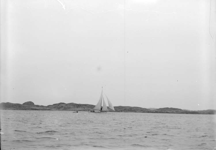 Enligt text som medföljde bilden: "Kyrkesund. Båt 20/5 07."