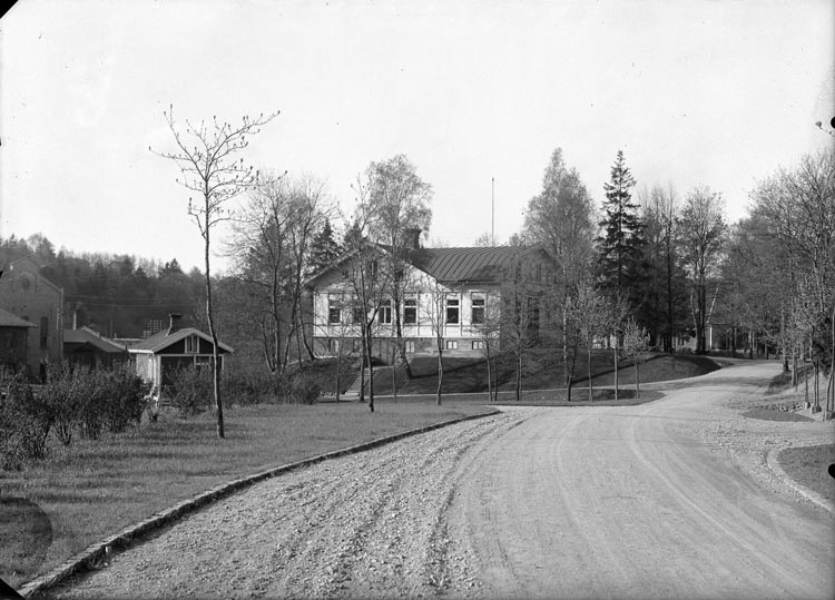 Enligt fotografens anteckningar: "1930. Kontoret vid porten till fabriken".