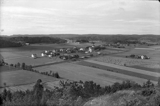 Enligt fotografens anteckningar: "1953, 33. Vy öfver Håbygård".