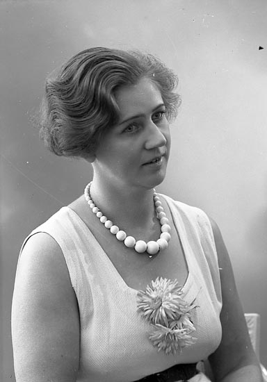 Enligt fotografens journal nr 6 1930-1943: "Adolfsson, Fru Valborg Stenungsund".