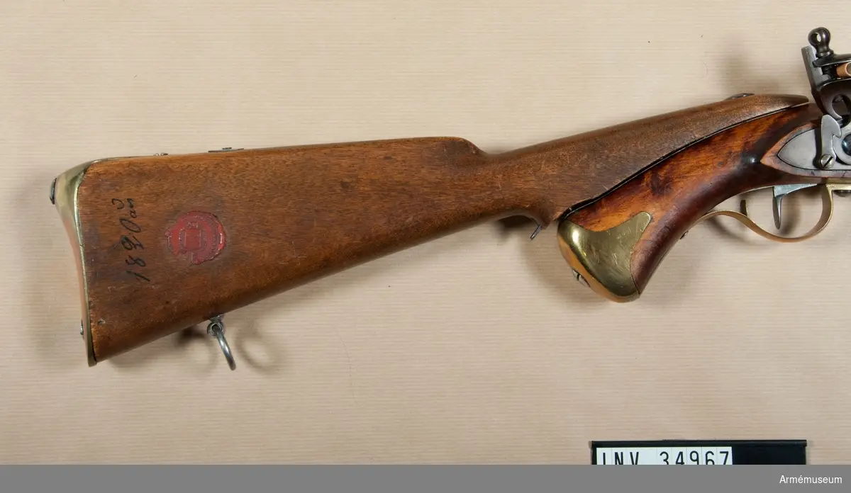Grupp E III c.
Löskolv till studsarepistol m/1820 med flintlås.
LITT  Alm: Arméns eldhandvapen tab 5:18.