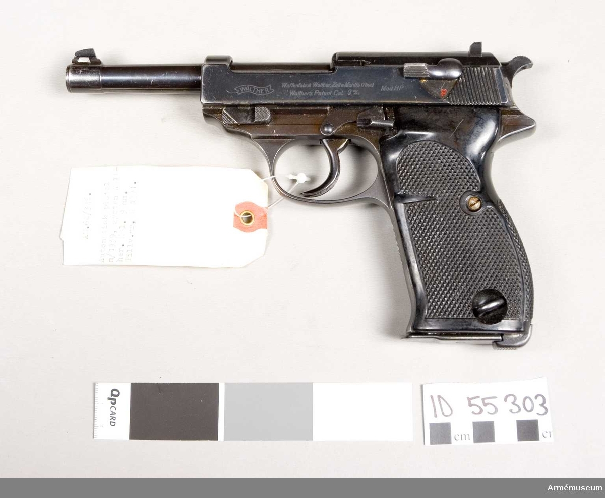 Grupp E III.
Automatisk pistol av system Walther. Walthers patent C. 9 mm. Mod. H. P. (Heeres Pistol). Den tidigare tillverkningen av P. 38. Lås med dubbelrörelse och yttre hane. Största skottvidd 1 500 m. Samhörande låda med 2 magasin och tillbehör till pistol m/1939.