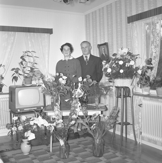 "Fru Johansson 50 år och Thure Johansson, Ulseröd. 1960-08.31"
