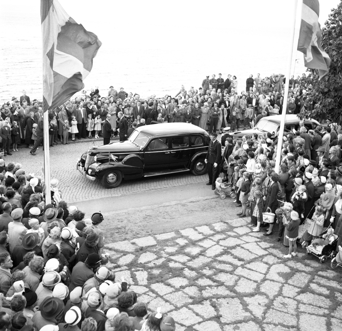 Kung Gustav VI Adolf på eriksgata i Huskvarna den 10 september 1954.