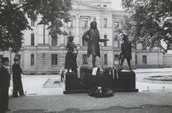 Avduking av Holbergmonumentet