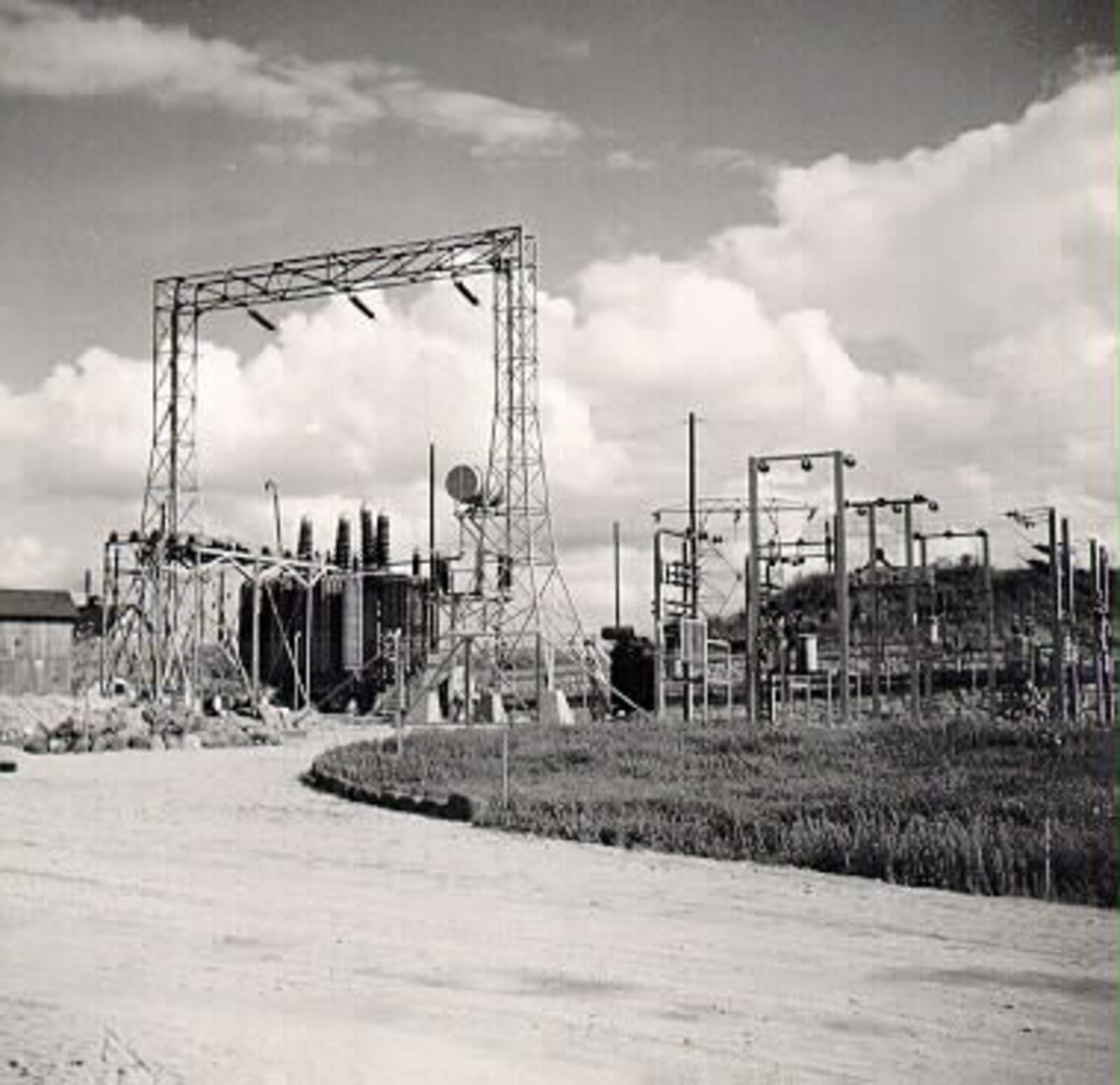 Vid Karseforsens kraftstations anläggningar.