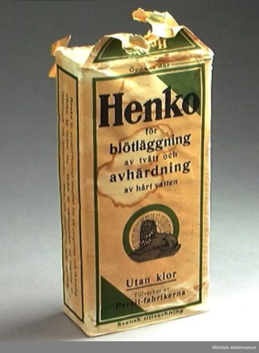 Oöppnad förpackning med Henko. Tillverkad av Persil-fabrikerna.Tidigare sakord: förvaring.