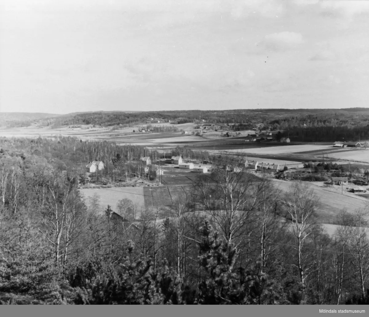 Utsikt över Gödeberg i Lindome, 1957.