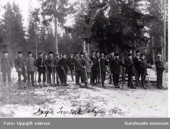 Medlemmar ur Svartviks skidskytteförening 1907.