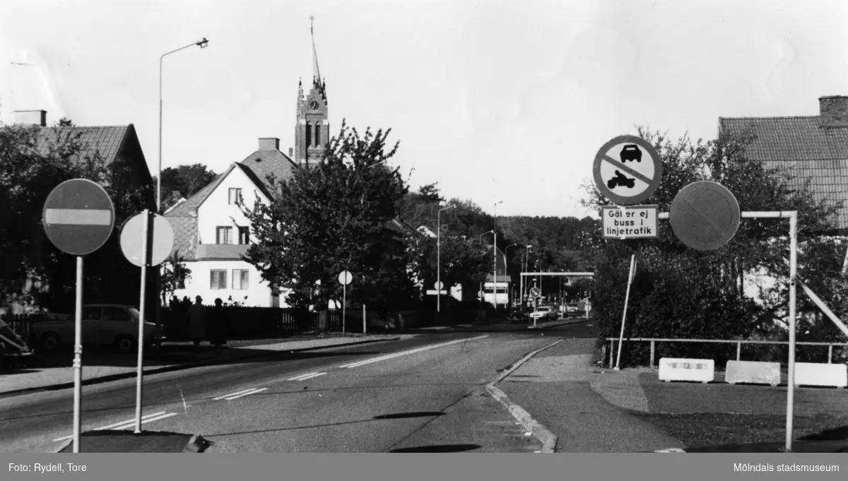 Storgatan i Mölndals centrum i riktning mot norr. I bakgrunden ses tornet till Fässbergs kyrka.