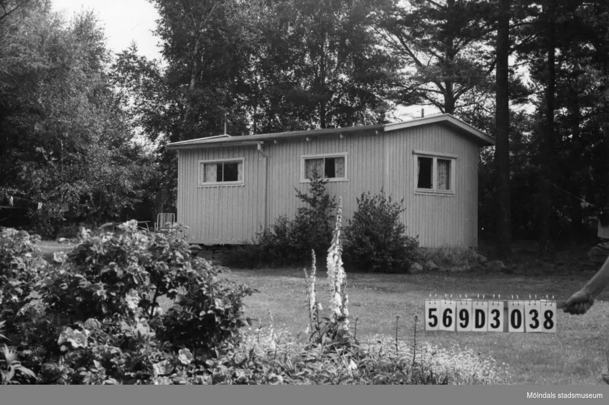 Byggnadsinventering i Lindome 1968. Berget 1:49.
Hus nr: 569D3038.
Benämning: fritidshus och redskapsbod.
Kvalitet: mindre god.
Material: trä.
Tillfartsväg: framkomlig.
Renhållning: soptömning.