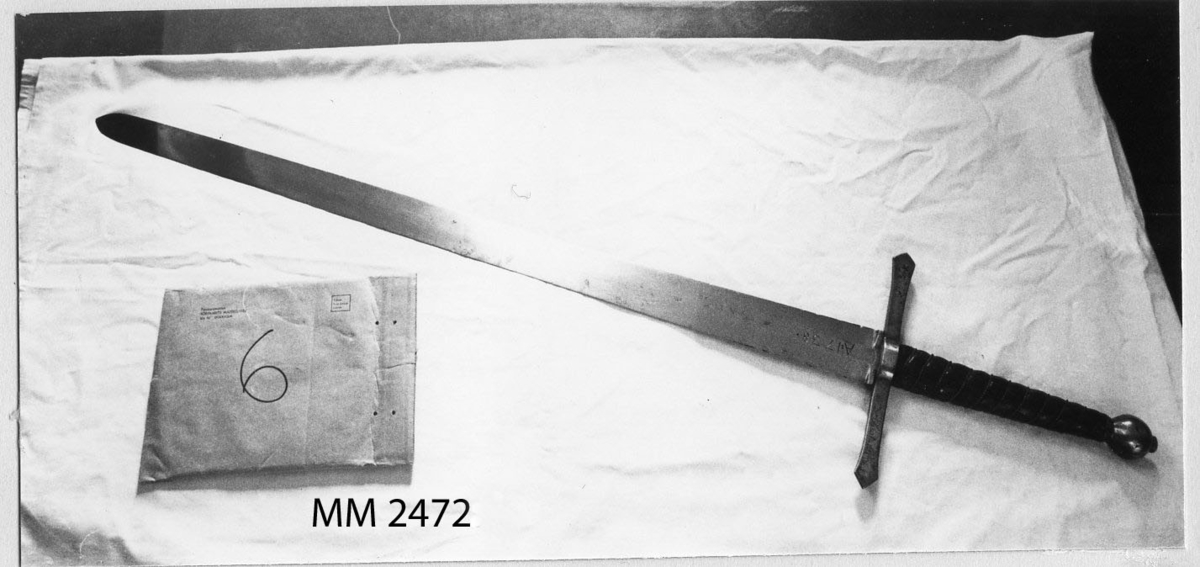 Slagsvärd av år 1738. På bägge sidor av klingan märkt: "A:o 1738"