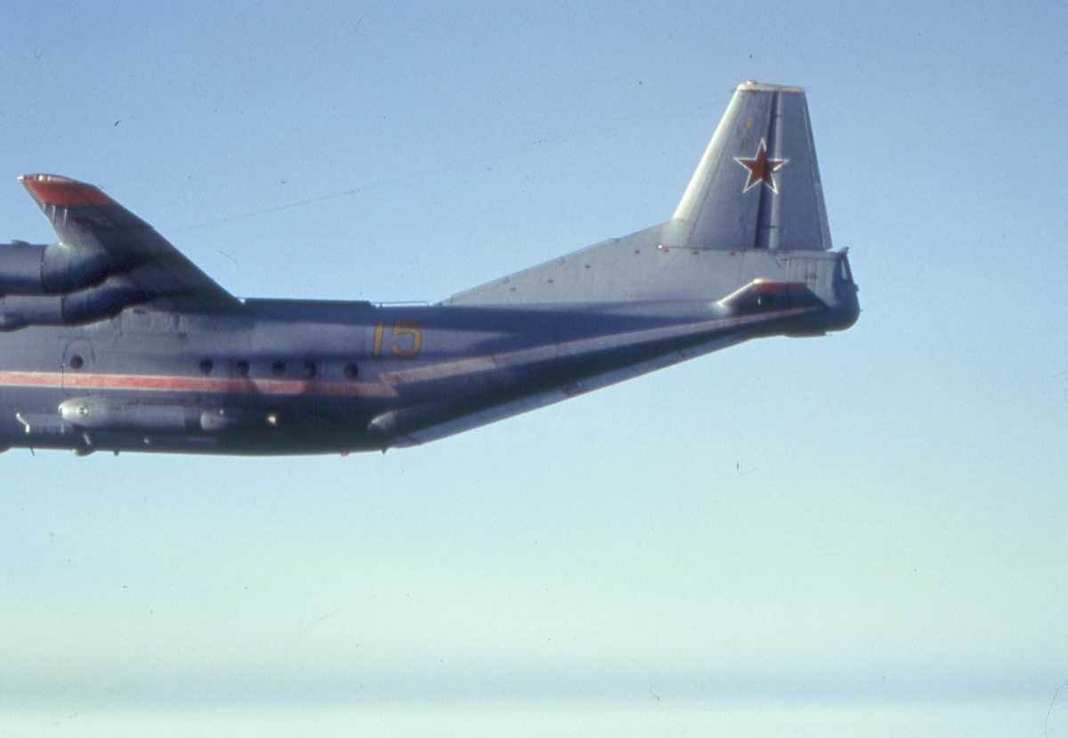 Russisk fly av typen Cub med nr. 15.