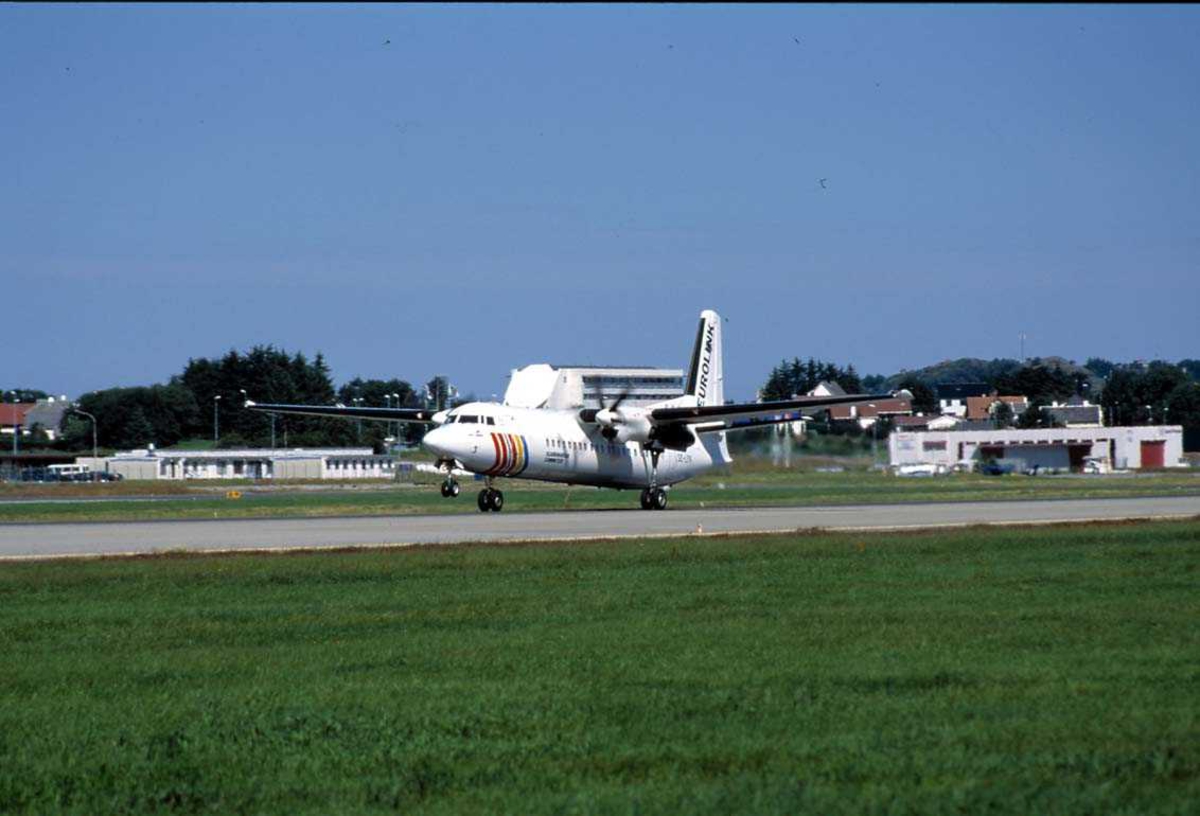 Lufthavn, 1 fly på bakken, SE-LFR Fokker 50 "Vagn Viking" fra SAS Commuter