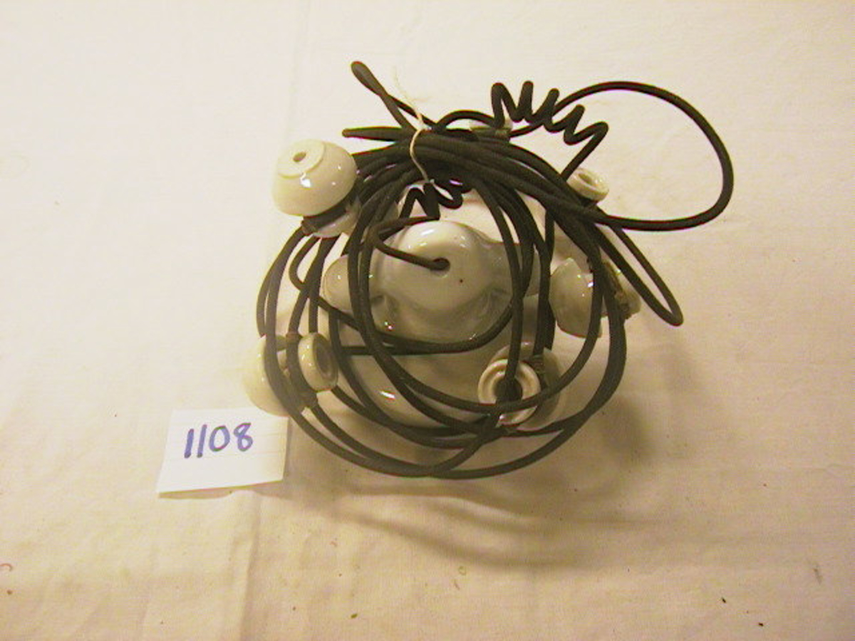 Form: kabel med sneller og armatur
