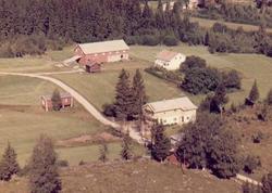 bolighus, skråfoto, våningshus, uthus,