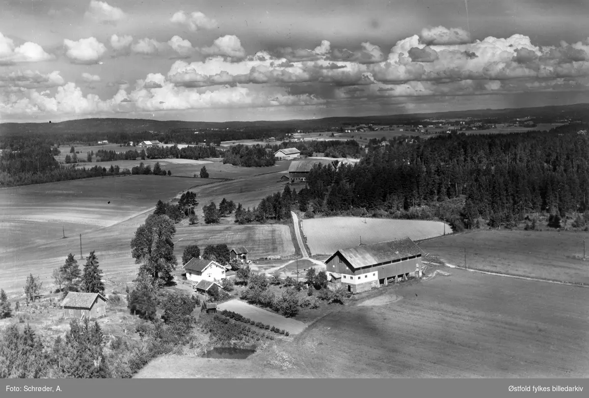 Solberg gård  i Skiptvet, flyfoto 11. juni  1959.