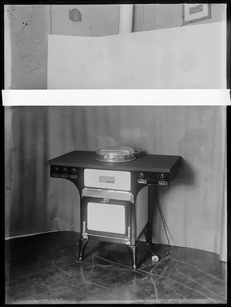 Sarpsborgkomfyren. Komfyr med magasin og to ekstra plater.  