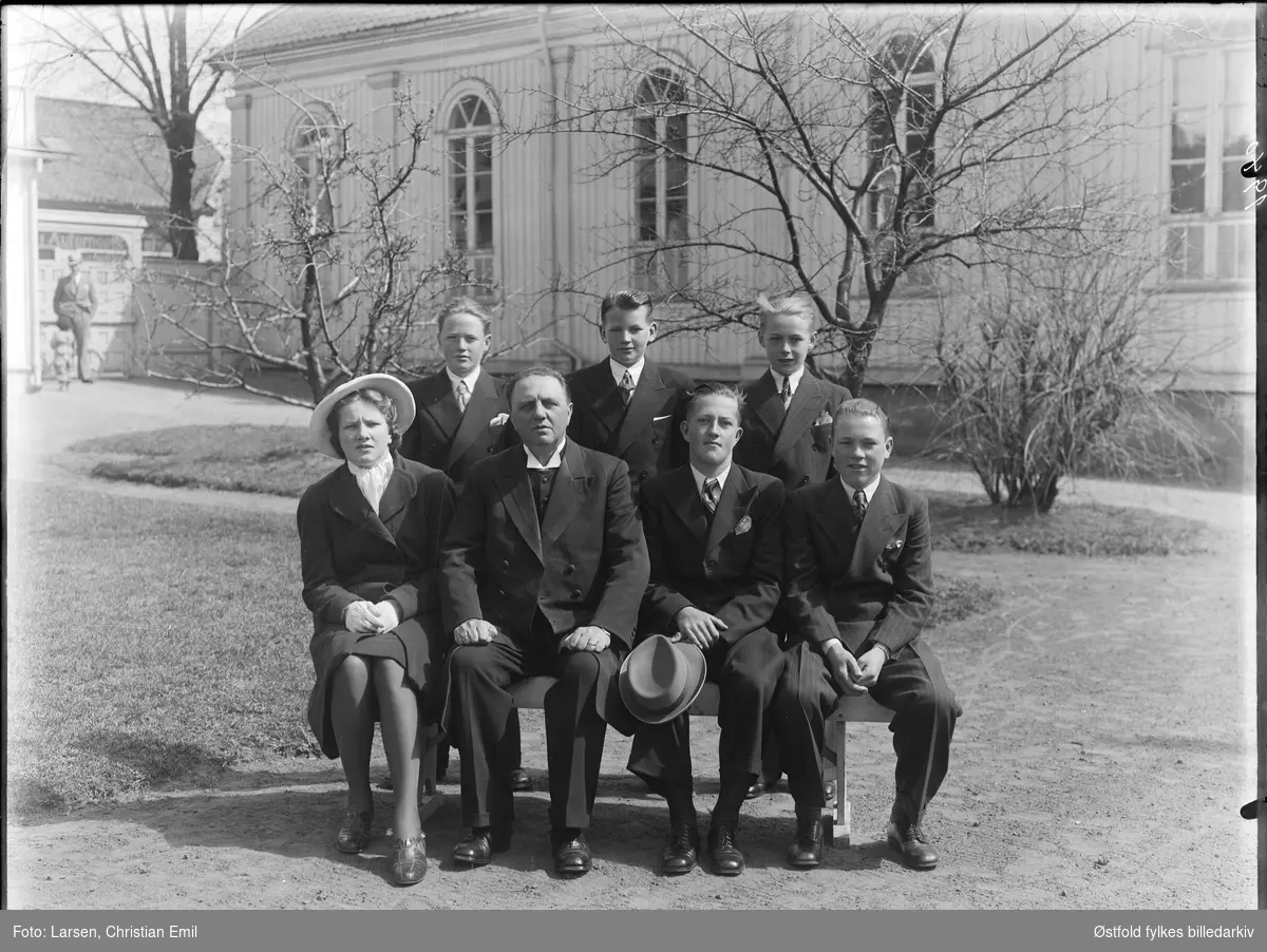 Metodistkirken i Sarpsborg 1940 - konfirmanter? Ukjente personer.