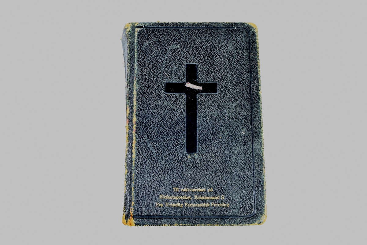 En liten, sort bibel. Utgitt av Det Norske Bibelselskapsforlag, Oslo, 1930.