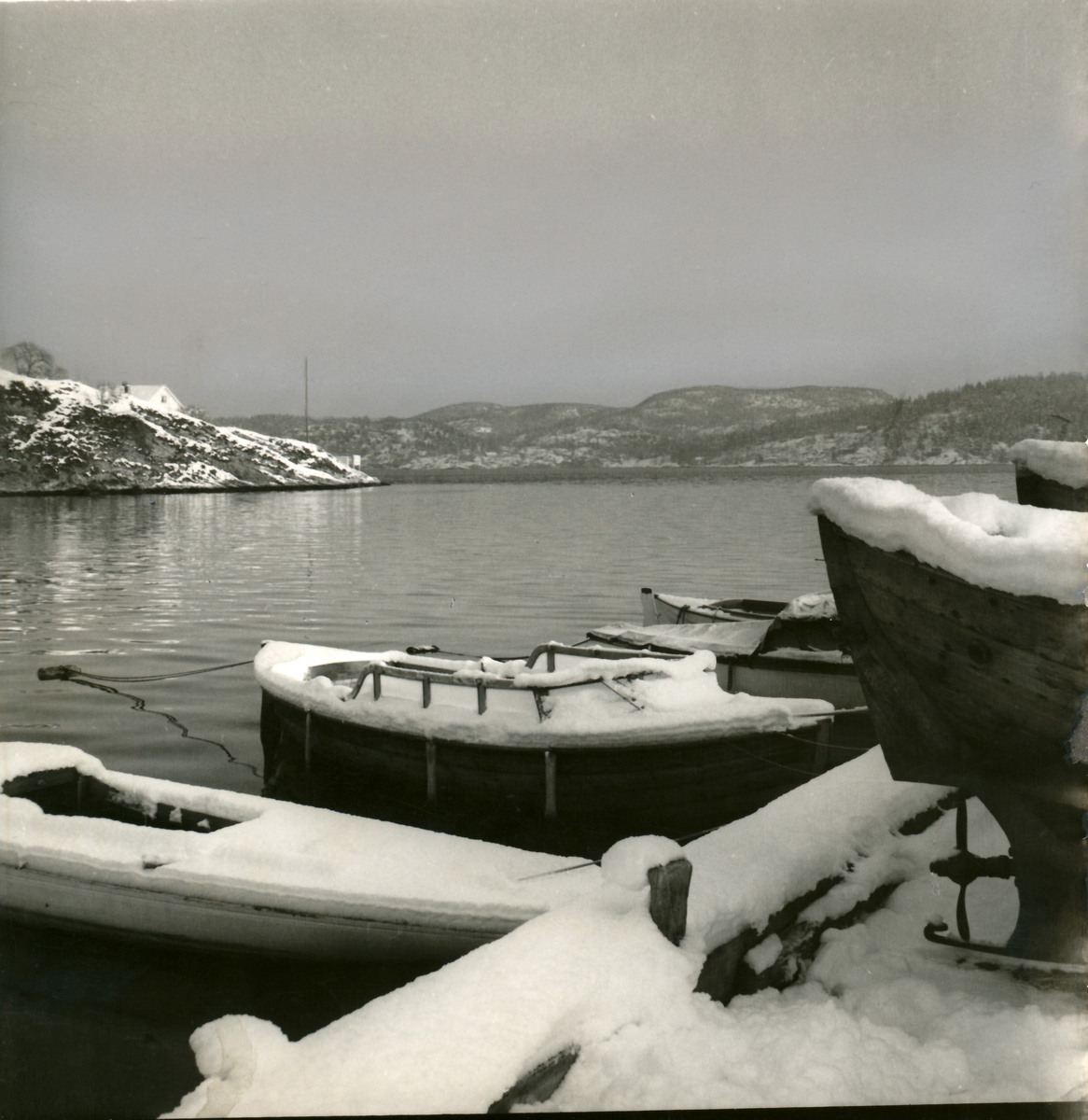 Vinter ved sjøen, Brevik