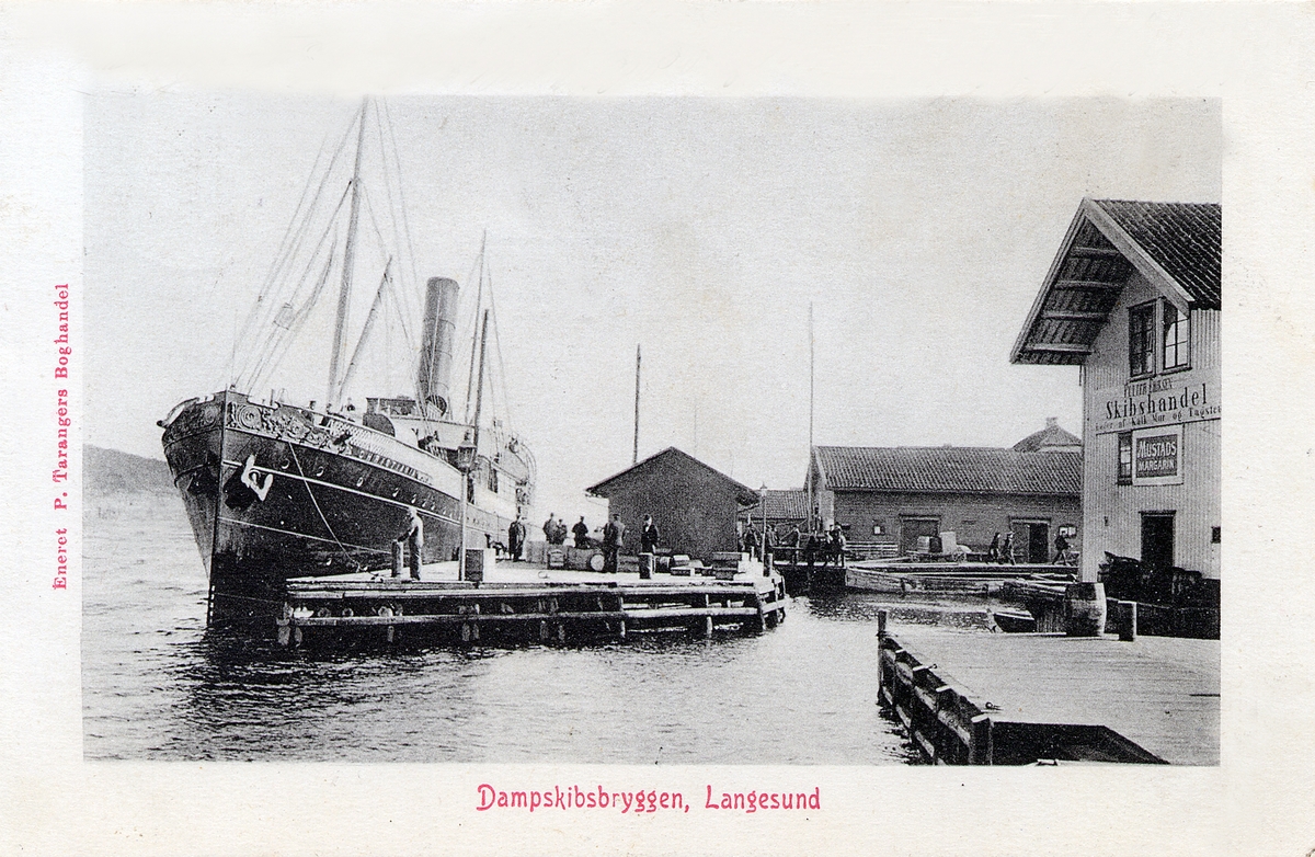 Dampskipsbryggen, Langesund med kystrutedampskip.