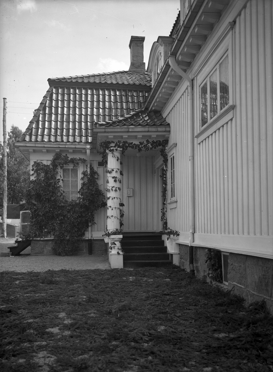 begravelse, gruppeportrett, bilder av hus. Tollkasserer Breiens/kjøpmann Aaslands hus/Adventkirken, Hesselbergs gate 42.