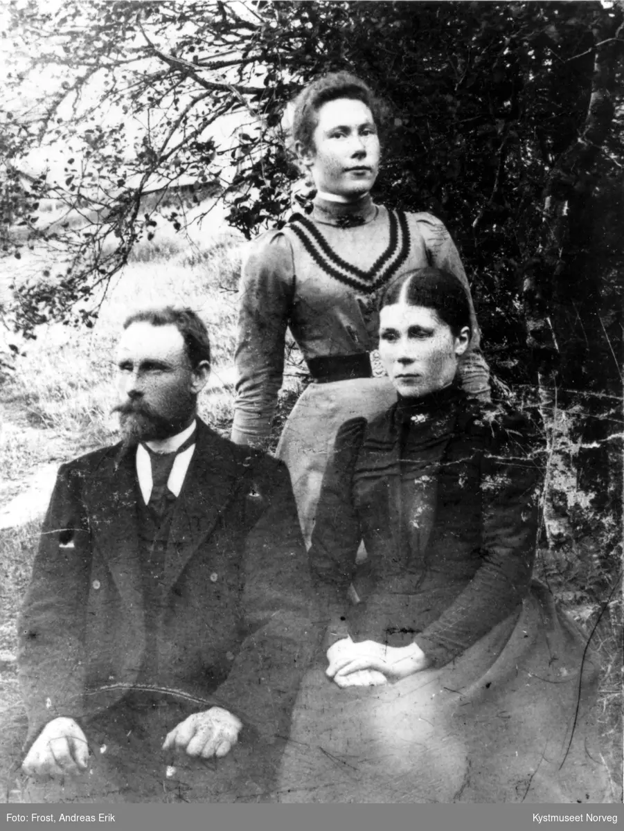 Fra venstre: Oluf Urdshals Brekken, Petra Olise Hagan Urdshals og Marie Konstanse Urdshals Korsnes