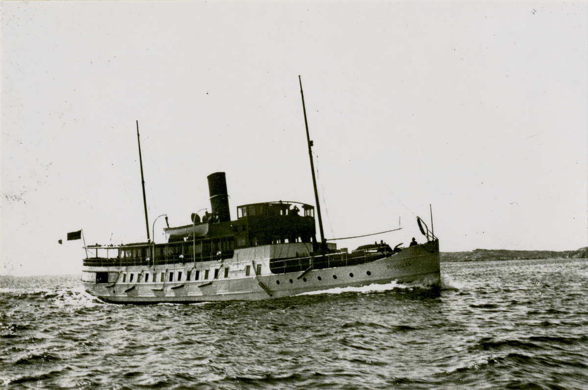 Passagerarångfartyget  BOHUSLÄN av Marstrand år 1934.