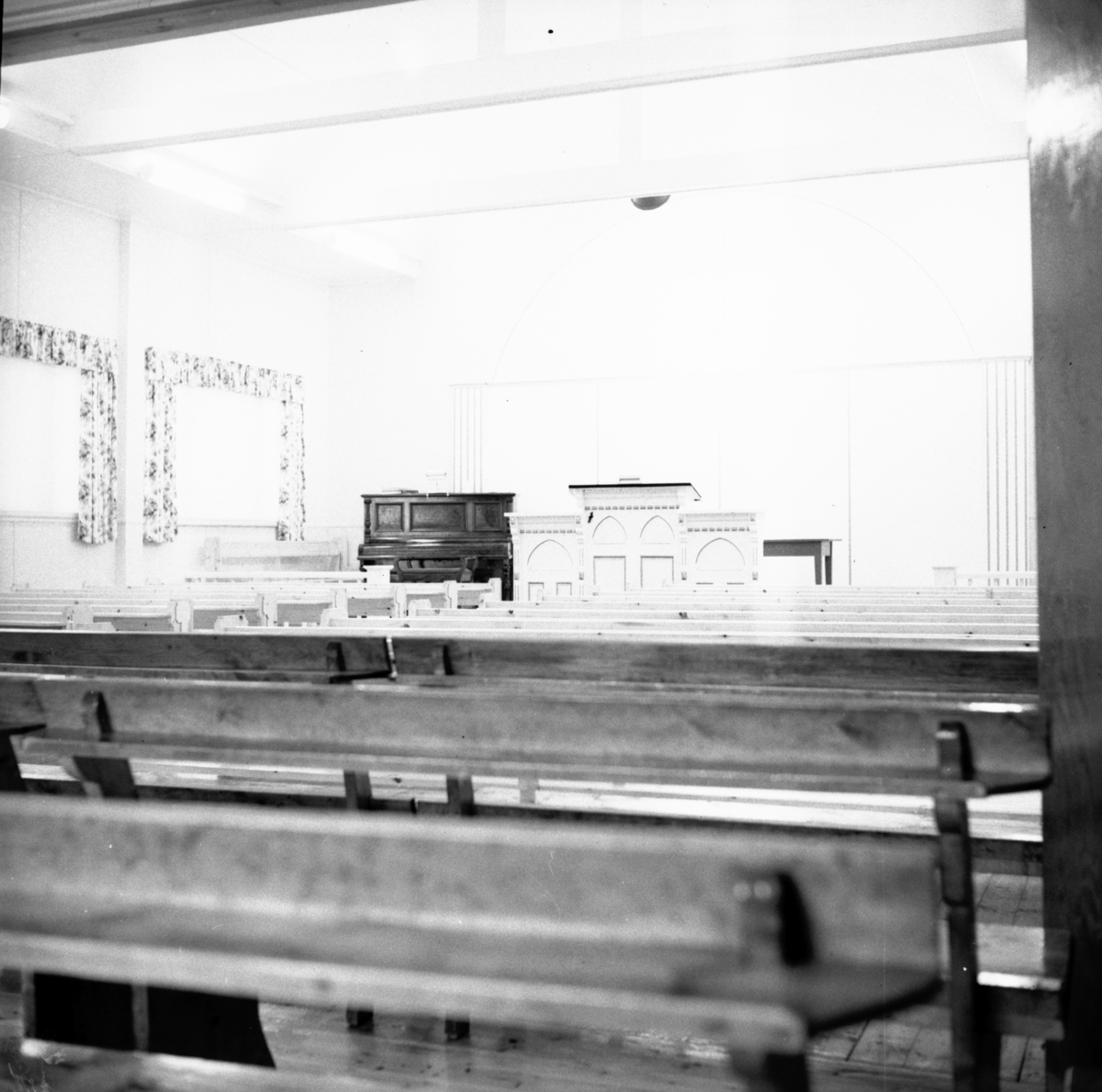 Vardens arkiv. "Bøle bedehus i nye ominnredede lokaler" 21.08.1953