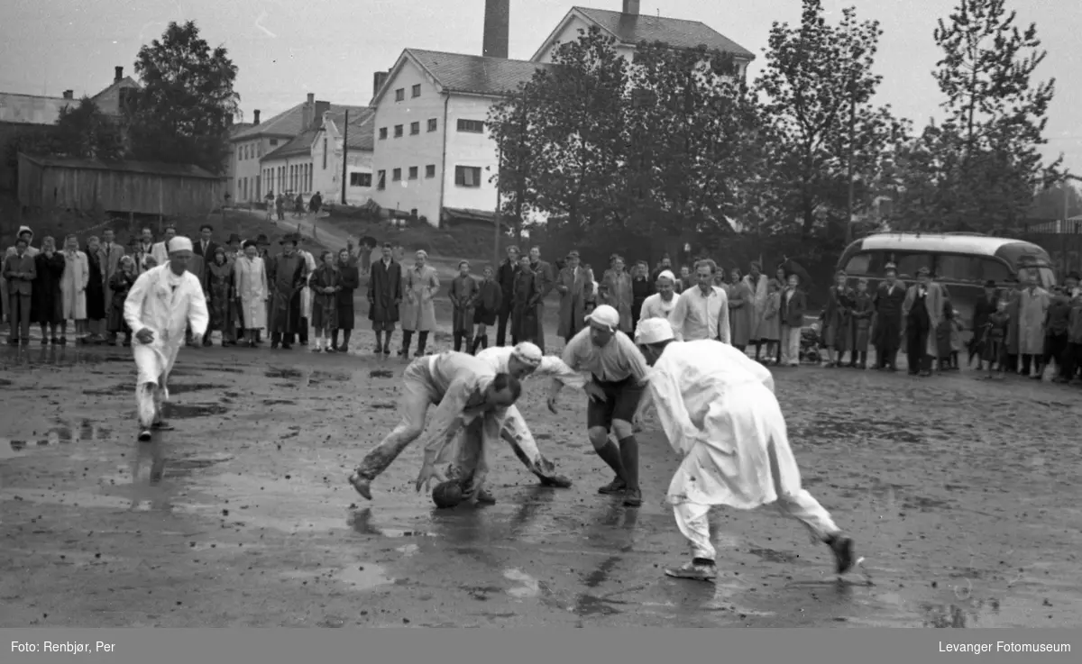 Barnas dag, Levanger, fotball kamp mellom sykehuset og lærerskolen, innsamling av penger.