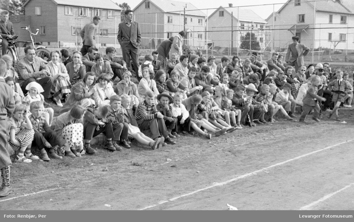 Barnas dag, Levanger, publikum på stadion.