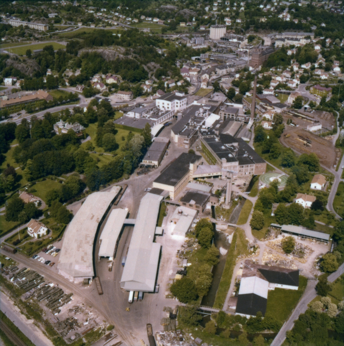 Flygfoto över Papyrus fabriksområde.
