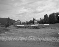 Vardens arkiv. "Lager ny vei. Gvarv - Akkerhaugen" 03.08.195